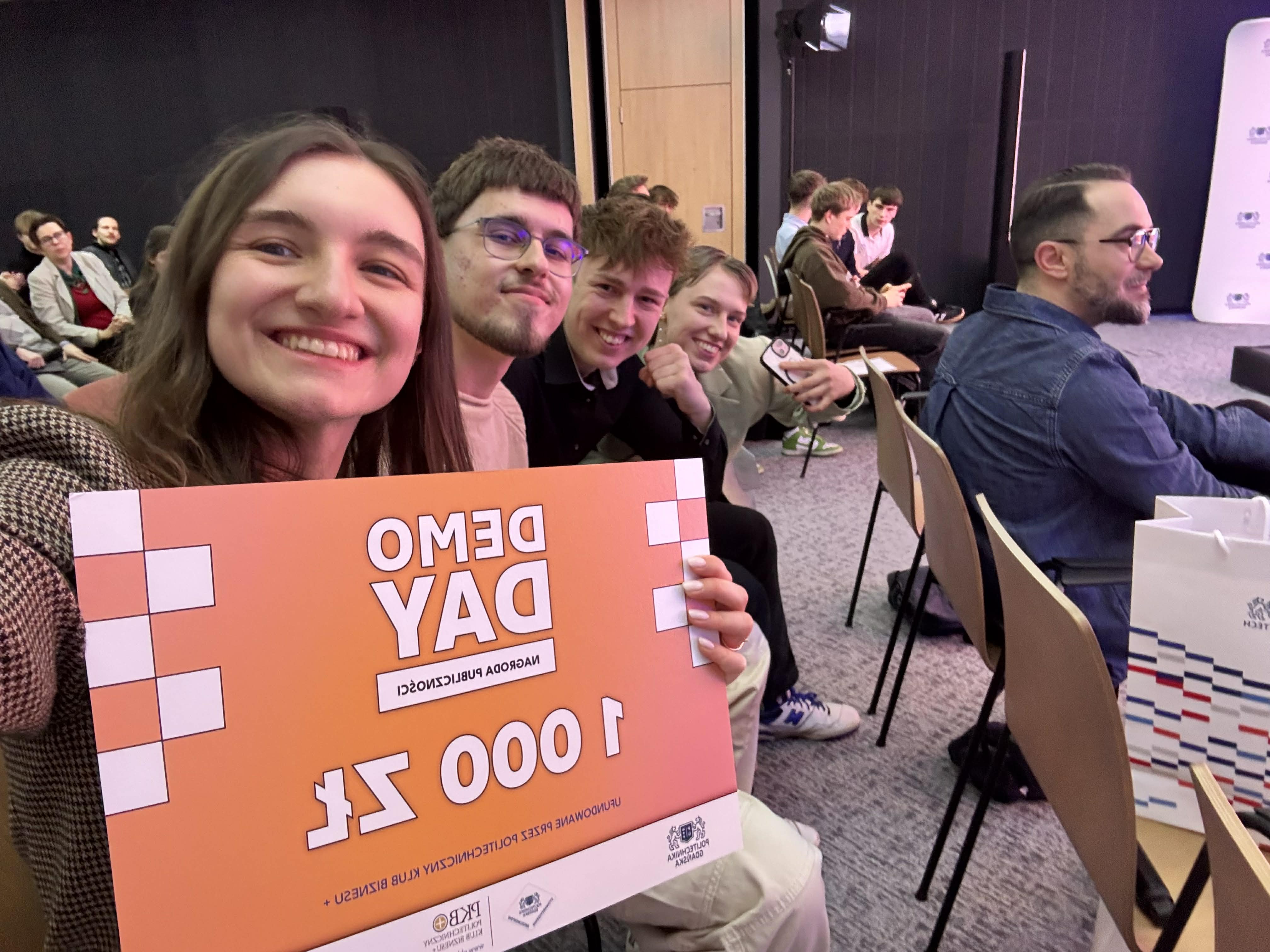 Demo Day - Z nagrodą